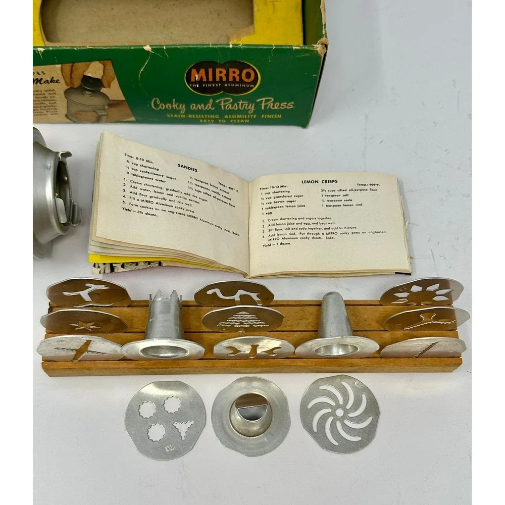 Vintage Mirro Aluminum Cooky and Pastry Press Set 12 Discs 3 Tips Recipe Book